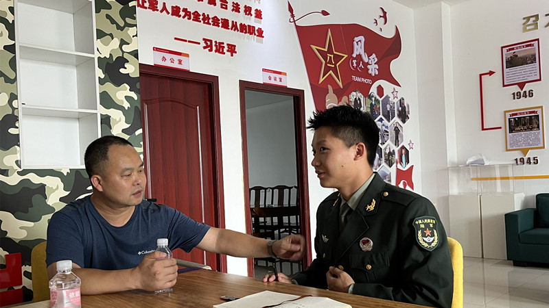 团队退役复学成员向退役村民宣传习近平新时代中国特色社会主义思想 伟德国际英国黄紫瑜供图.jpg